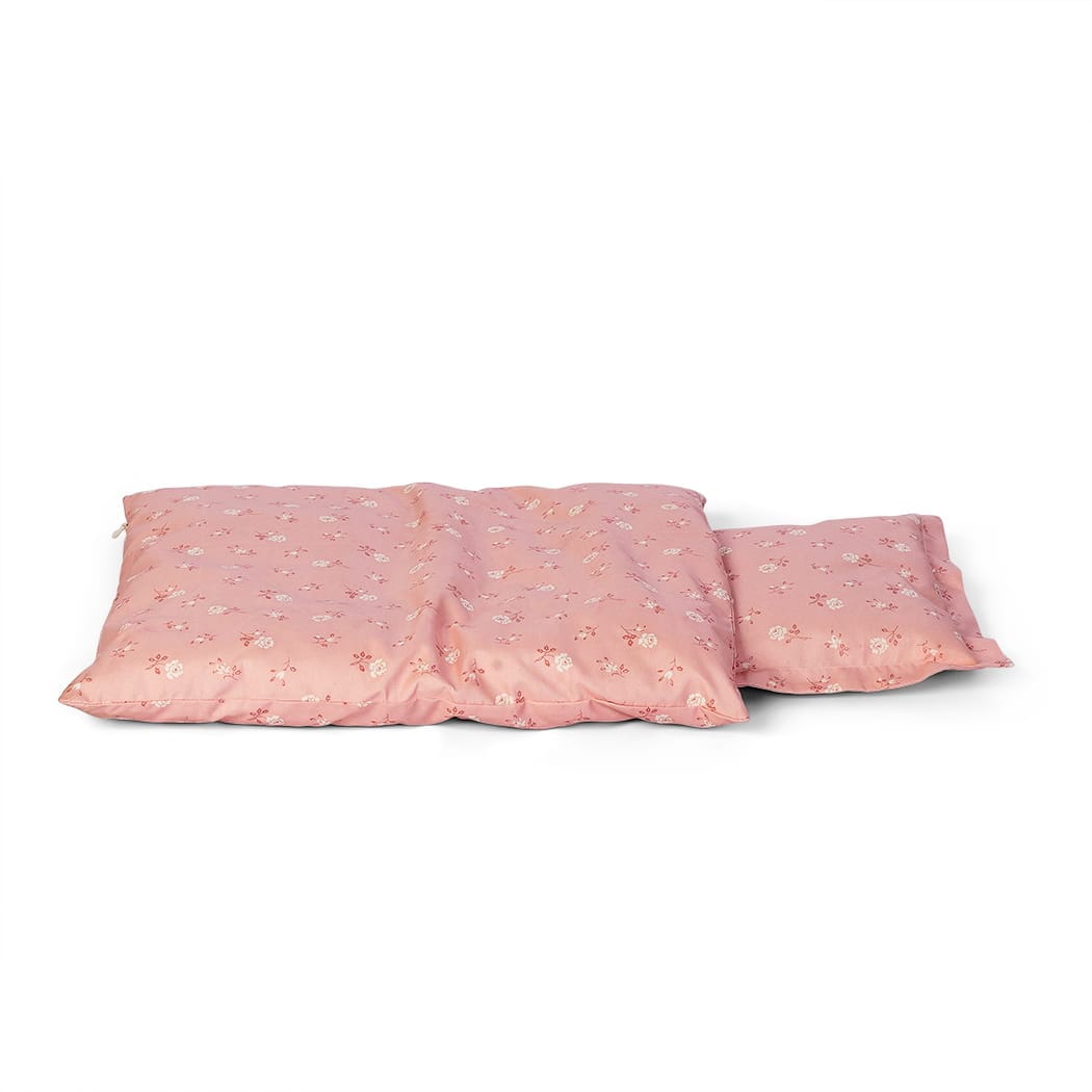 Pościel do wózka dla lalek w kolorze dusty rose z delikatnym wzorem kwiatowym. byAstrup Pościel do wózka Dusty rose