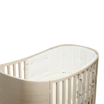 Biały ochraniacz do łóżeczka dziecięcego z miękkiego materiału dla niemowląt i małych dzieci. LEANDER ochraniacz do łóżeczka Classic™ Baby 0-3 lata, biały