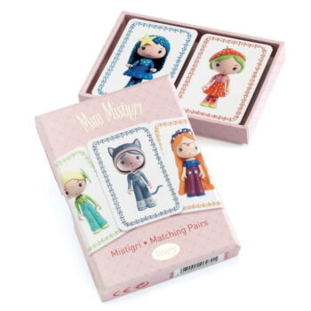 Gra karciana dla dzieci z ilustracjami postaci w kolorowych strojach w pudełku. Djeco Gra Karciana MINI MISTIGRI TINYLY