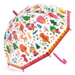Przezroczysty parasol przeciwdeszczowy dla dziecka z kolorowymi postaciami i drzewami wzór lasu różowa rączka i wykończenie. Djeco Parasol Przeciwdeszczowy LAS