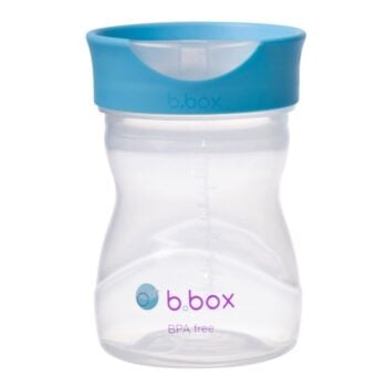 Przezroczysty kubek treningowy niekapek z niebieską zakrętką 240 ml dla dziecka. B.Box Kubek treningowy 240 ml, borówkowy