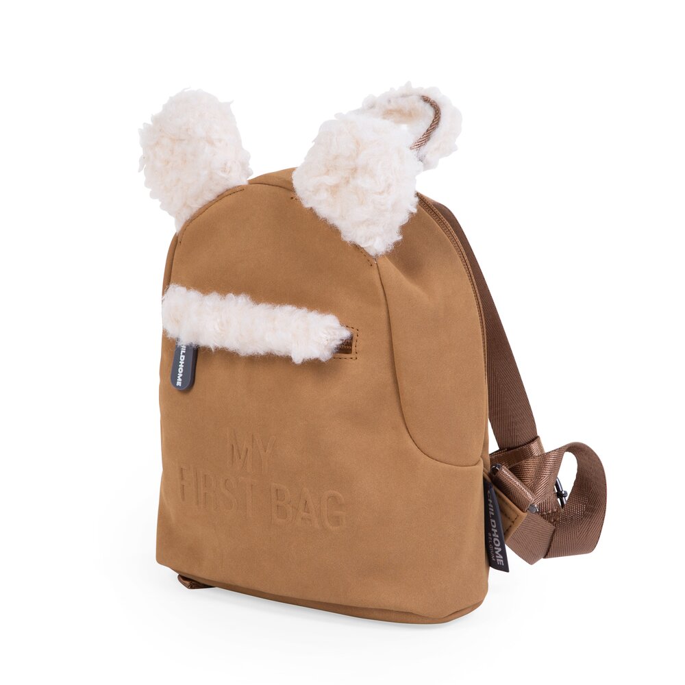 Dziecięcy plecak z imitacji zamszu w kolorze brązowym z uszami i ogonkiem z białego futerka dla dziecka. Childhome Plecak dziecięcy My First Bag Suede-Look