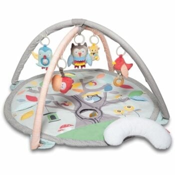 Okrągła mata edukacyjna z szarymi i pastelowymi elementami z zawieszkami w kształcie zwierząt dla niemowlaka. Skip Hop Mata edukacyjna Treetop Grey/ Pastel