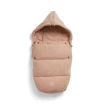 Różowy śpiworek do fotelika samochodowego z kapturem z miękkiego materiału bouclé dla dziecka. Elodie Details śpiworek do fotelika samochodowego Pink Bouclé