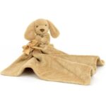 Pluszowy beżowy piesek z przytulanką w formie kocyka dla niemowlaka. Jellycat Wyprawka Niemowlaka Szczeniak Toffi Szmatka Przytulanka 34 cm