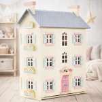 Drewniany domek dla lalek w jasnych pastelowych kolorach z różowymi i niebieskimi okiennicami oraz szarym dachem dla dzieci. Le Toy Van Domek dla lalek Cherry Tree Hall