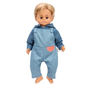 Lalka bobas chłopiec ubrana w niebieski kombinezon i bluzę z kapturem wysokość 45 cm. Skrallan LALKA PIM 45 CM