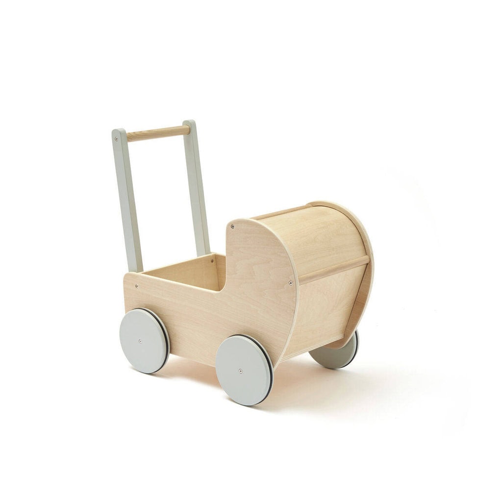 Drewniany wózek dla lalek naturalny z uchwytem i szarymi kołami dla dziecka. Kid’s Concept Wózek dla lalek natural KID’S HUB