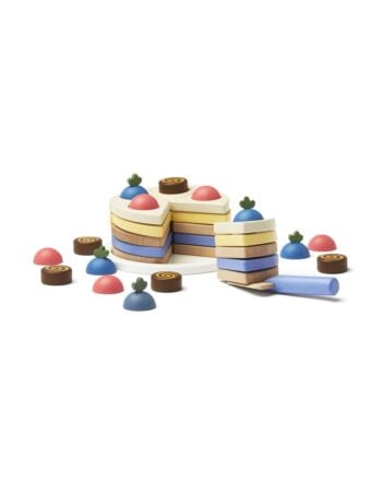Drewniany tort warstwowy z kolorowymi owocami i kawałkiem do krojenia zabawka dla dziecka. Kid’s Concept Tort zabawka KID’S HUB
