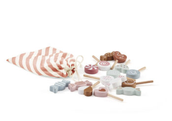 Zestaw 15 drewnianych cukierków w pastelowych kolorach dla dziecka z woreczkiem w paski. Kid’s Concept Zestaw cukierków 15 szt KID’S HUB