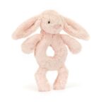 Pluszowa grzechotka króliczek w kolorze pudrowego różu dla niemowlaka 18 cm. Jellycat Króliczek Grzechotka Pudrowy Róż 18 cm Przytulanka Króliczki