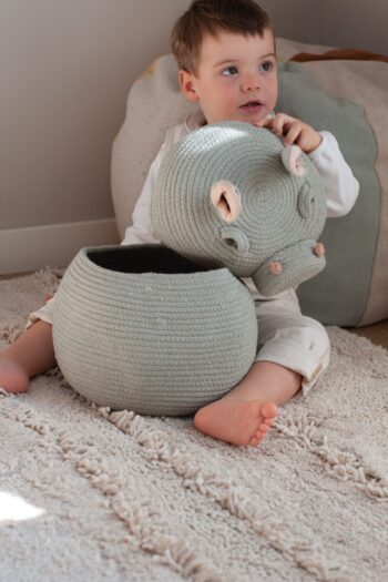 Pleciony kosz na zabawki w kształcie szarego hipopotama dla dziecka. Lorena Canals Kosz Hipopotam Henry the Hippo