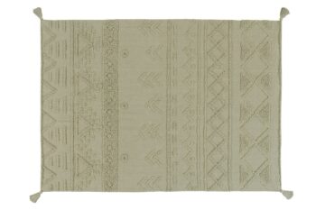 Bawełniany dywan w kolorze oliwkowym z geometrycznym wzorem i frędzlami na rogach 170x240 cm. Lorena Canals Dywan bawełniany Tribu Olive L 170x240cm