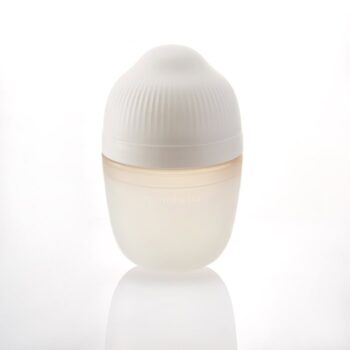 Butelka do karmienia dla niemowlaka w kolorze kości słoniowej z silikonowym smoczkiem 210 ml. Mombella Butelka Antykolkowa dla Niemowlaka 3M Ivory Silikon210ml