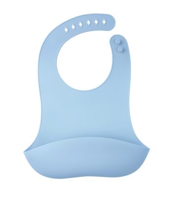 Niebieski silikonowy śliniak z kieszonką dla dziecka z regulowanym zapięciem. Mombella Silikonowy Śliniak z Kieszonką 3D Light Blue