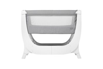 Łóżeczko dostawne dla niemowlaka w kolorze szarym z białą ramą z siateczkowymi bokami. Shnuggle Łóżeczko Dostawne dla Niemowlaka Air Bedside Crib Dove