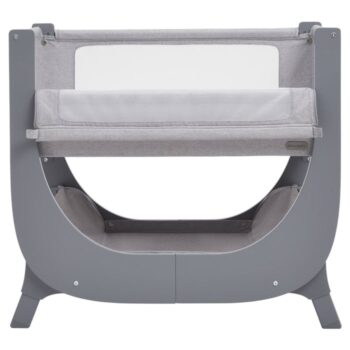 Szare łóżeczko dostawne dla niemowlaka z siateczkowymi bokami i drewnianą ramą. Shnuggle Łóżeczko Dostawne Air Lite Bedside Crib Grey