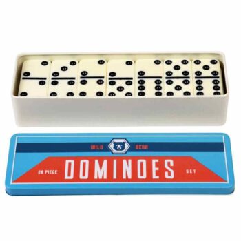 Gra domino z białymi kamieniami z czarnymi kropkami w metalowym niebiesko-czerwonym pudełku dla dzieci. Rex London Gra domino w metalowym pudełku Dziki Niedźwiedź