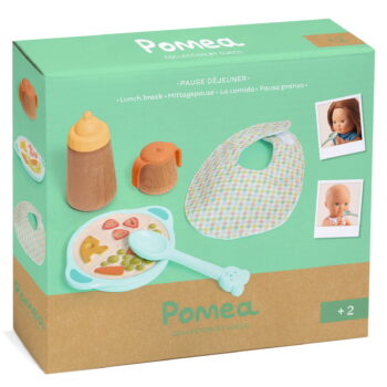 Zestaw lunchowy dla lalek z talerzykiem łyżeczką śliniakiem i naczyniami w pastelowych kolorach. Djeco Zestaw lunchowy dla lalek POMEA