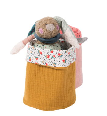 Miękki królik pluszowy w miodowym koszyku z materiału dla dziecka. Moulin Roty Miodowy koszyk śr15xH19