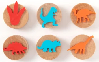 Drewniane stemple z motywem dinozaurów 6 sztuk kolorowe nadruki dla dziecka. ChildGen Zestaw drewniane stemple 6szt. DINOZAURY
