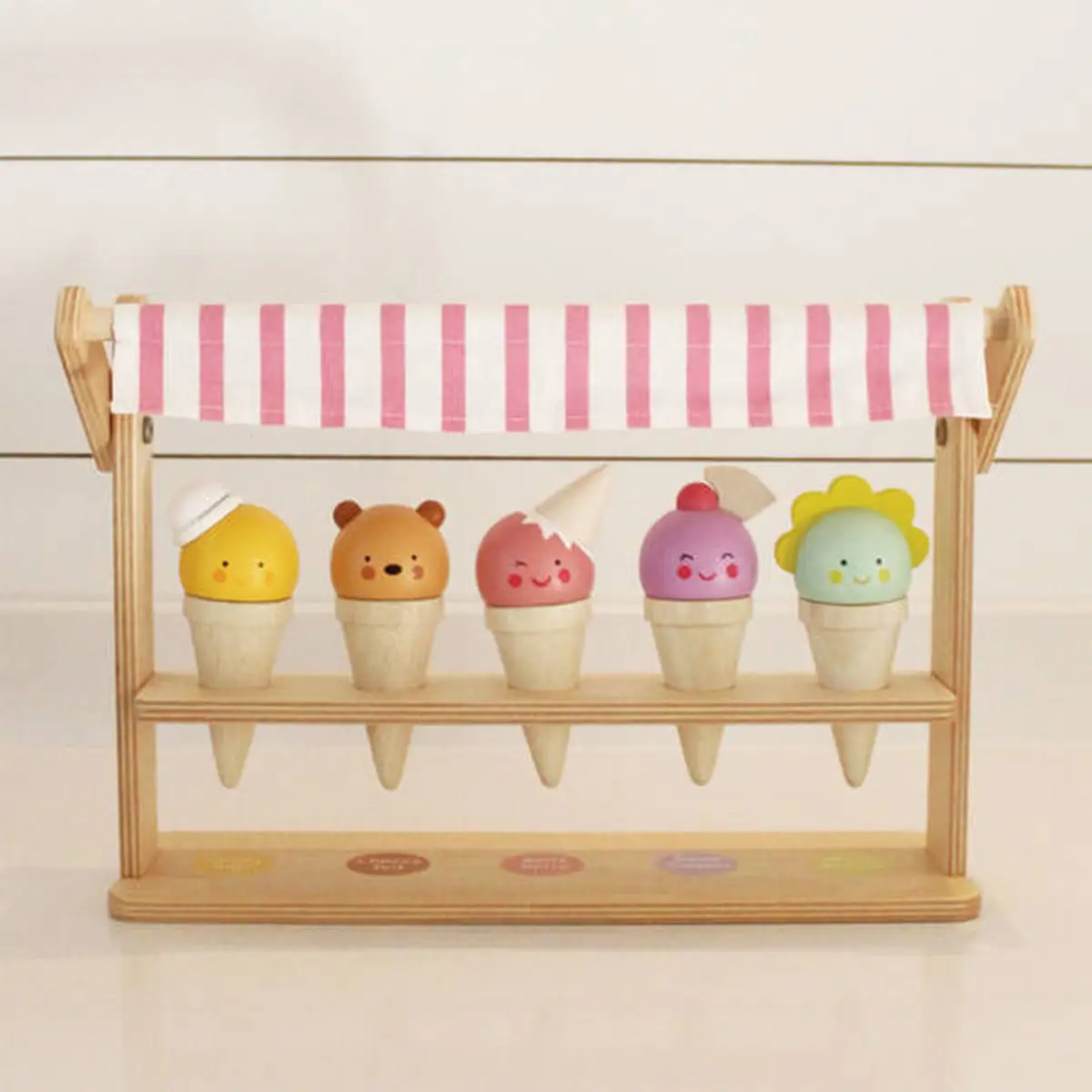 Drewniana mini lodziarnia z pięcioma kolorowymi lodami w rożkach dla dzieci. Tender Leaf Toys Mini lodziarnia z lodami w rożkach