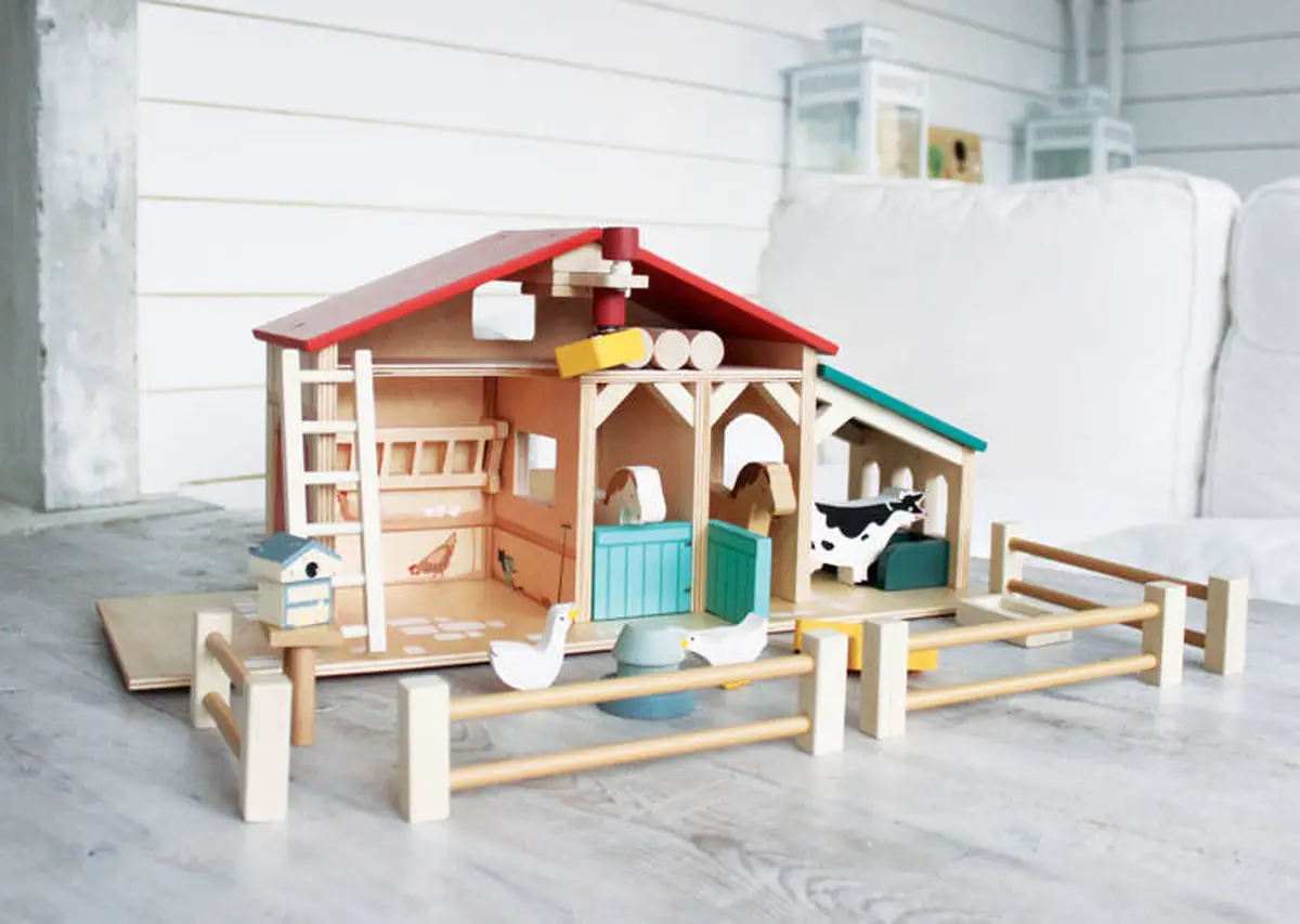 Drewniana zabawkowa farma z ogrodzeniem i zwierzętami dla dzieci. Tender Leaf Toys Drewniane figurki do zabawy farma z zwierzątkami