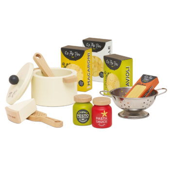 Drewniane zabawkowe makarony i akcesoria kuchenne dla dzieci garnuszek sito drewniana łyżka drewniana deska do krojenia drewniane kostki sera i słoiczki z sosami. Le Toy Van Drewniane jedzenie makarony do zabawy akcesoria kuchenne