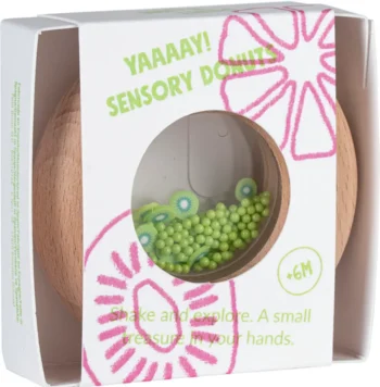 Drewniana grzechotka sensoryczna w kształcie kiwi z zielonymi koralikami dla niemowląt powyżej 6 miesięcy. Petit Boum Grzechotka Sensoryczna Kiwi
