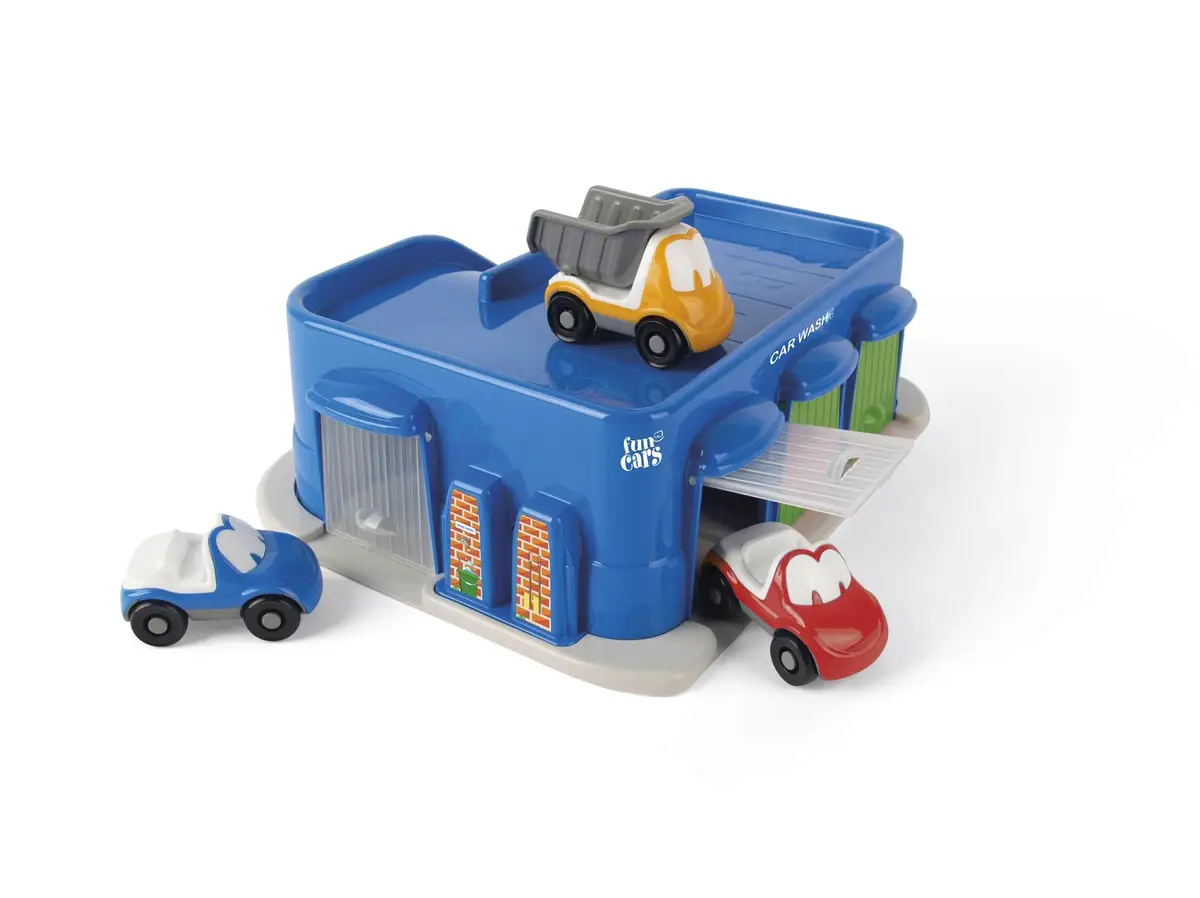 Niebieska plastikowa myjnia samochodowa z trzema małymi autami dla dziecka. Dantoy Myjnia samochodowa FUN CARS z 3 autami