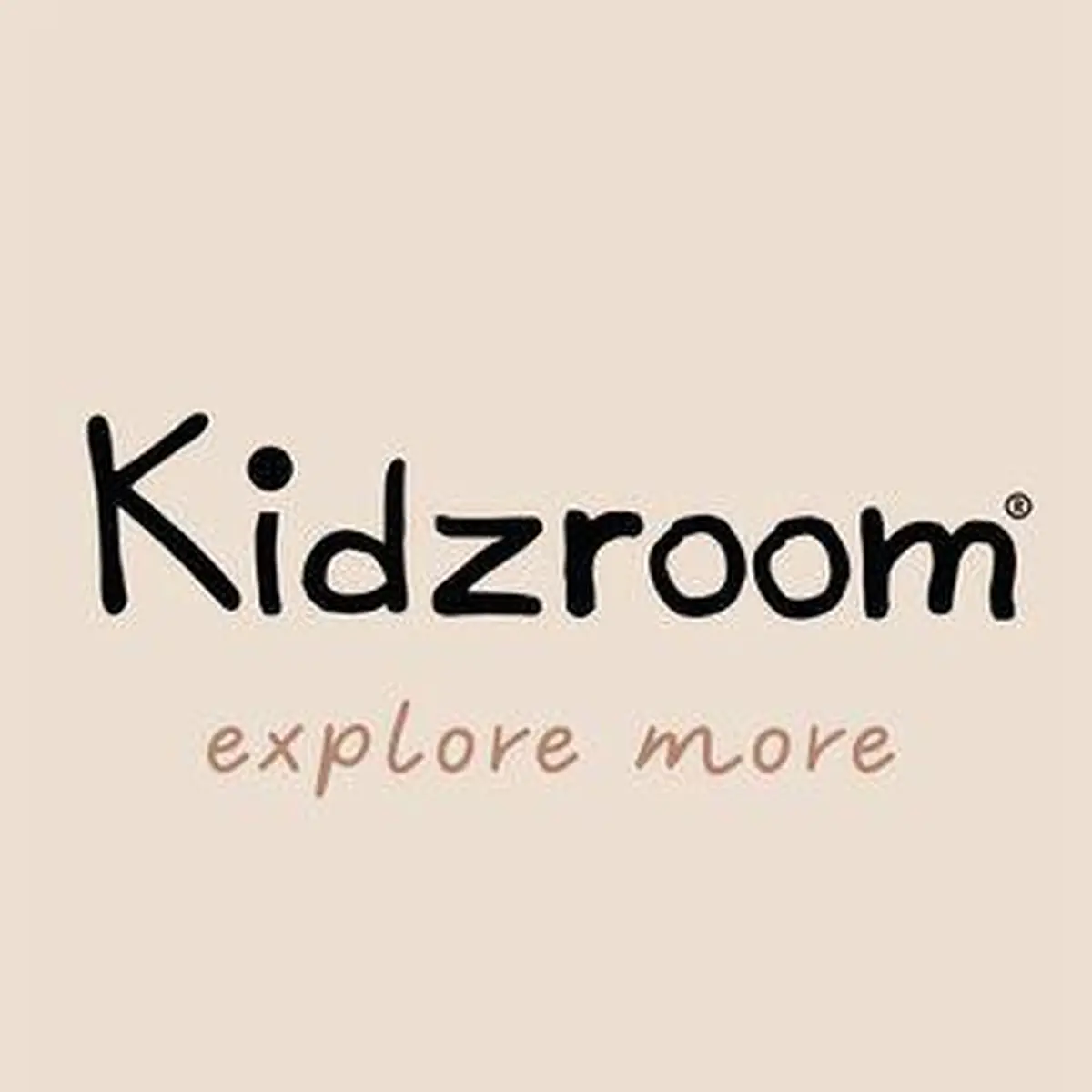Logo Kidzroom na beżowym tle. Kidzroom Plecak dla dzieci Paris Growl peach