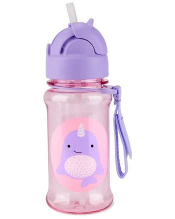 Bidon dla dziecka różowy z fioletową nakrętką i słomką z nadrukiem fioletowego narwala na różowym tle. Skip Hop Bidon dla Dziecka Tritanowy Narwal 355ml ZOO Tritan™ Ren