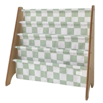 Stojak na książki dla dziecka z zielono-białym wzorem w kratę drewniana konstrukcja z materiałowymi półkami. 3 Sprouts Stojak na Książki Recycled Checkerboard Green
