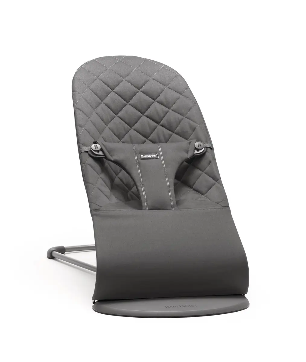 Antracytowy leżaczek dla niemowlaka z pikowanym oparciem i metalową ramą. Babybjorn leżaczek BLISS Woven Antracytowy