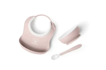 Różowy zestaw do karmienia dla niemowlaka śliniak miska i łyżeczka. Babybjorn Zestaw do karmienia 3szt. Powder Pink