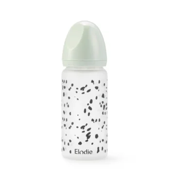 Szklana butelka do karmienia z czarnymi kropkami na białym tle dla niemowlaka. Elodie Details szklana butelka do karmienia Dalmatian Dots