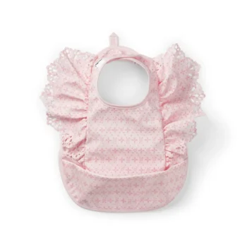 Materiałowy różowy śliniaczek z falbankami i haftowanym wzorem dla niemowlaka. Elodie Details Śliniaczek Embroidery Anglaise Pink