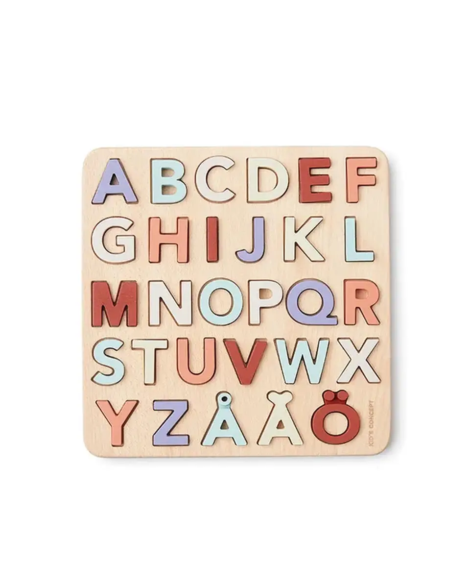 Drewniana układanka z literami alfabetu szwedzkiego w pastelowych kolorach dla dziecka. Kid’s Concept Puzzle ABC SWE