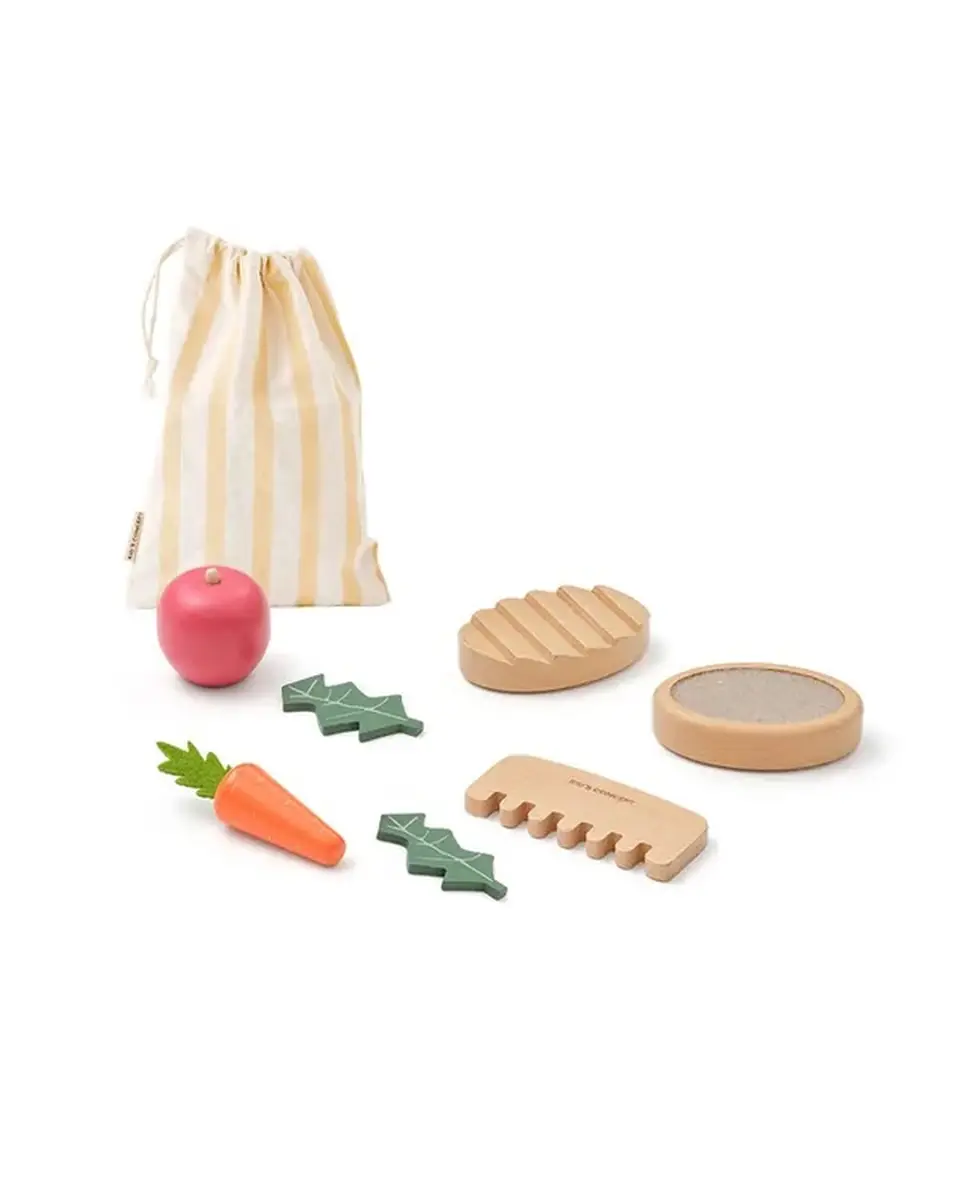 Drewniany zestaw do pielęgnacji konia z grzebieniem szczotką lusterkiem oraz drewnianymi warzywami i woreczkiem w paski dla dziecka. Kid’s Concept Zestaw do pielęgnacji Fuzzy Friends KID’S HUB