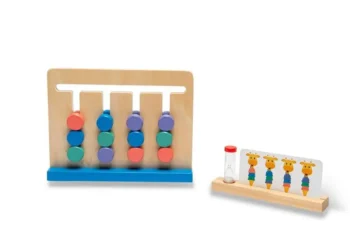 Drewniana gra logiczna z kolorowymi klockami i zegarem piaskowym dla dzieci. BS Toys drewniana gra logiczna Wyzwanie Żyrafy