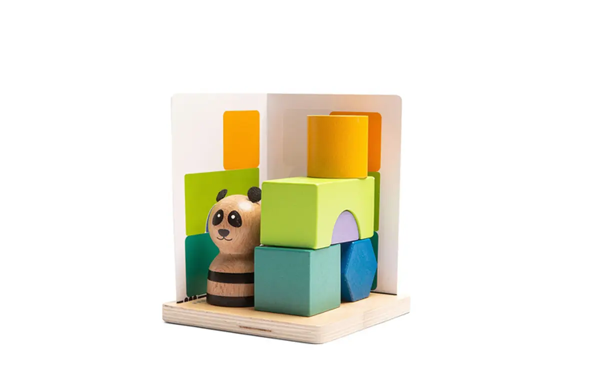 Drewniana gra logiczna puzzle 3D z figurką pandy i kolorowymi klockami dla dzieci. BS Toys drewniana gra logiczna Łamigłówka puzzle 3D Panda