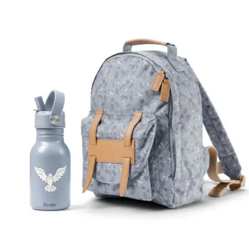 Szary plecak dziecięcy z wzorem ptaków z brązowymi elementami plus szara butelka na wodę z nadrukiem ptaka dla dziecka. Elodie Details Plecak BackPack MINI Free Bird +Butelka na wodę Free Bird ZESTAW