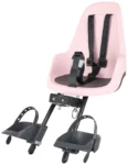 Różowy fotelik rowerowy dla dziecka z pasami bezpieczeństwa i podnóżkami. Bobike Fotelik row. GO MINI cotton candy pink