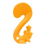 Pomarańczowy gryzak w kształcie wiewiórki z teksturowaną częścią do gryzienia dla niemowląt. Mombella Gryzak Zabawka Squirrel Orange