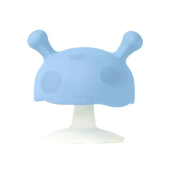 Niebieski gryzak w kształcie grzybka z uchwytami dla niemowlaka. Mombella Gryzak Grzybek Mushroom Light Blue