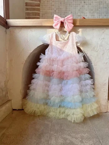 Tiulowa sukienka dziecięca z cekinami pastelowa wielowarstwowa falbany z kokardą na ramię. Fig&Pear Sukienka tiulowa z cekinami Pastel Rainbow