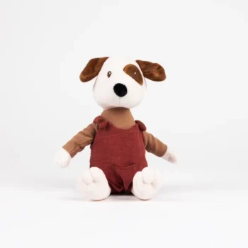 Pluszowa przytulanka piesek biały z brązowymi łatami ubrany w czerwony kombinezon dla dziecka. Egmont Toys Przytulanka maskotka Piesek Eddie