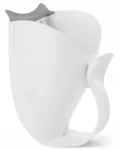 Kubek do mycia głowy w kształcie białego wieloryba z uchwytem dla dziecka. Skip Hop Kubek do Mycia Głowy Wieloryb Moby White 710 ml