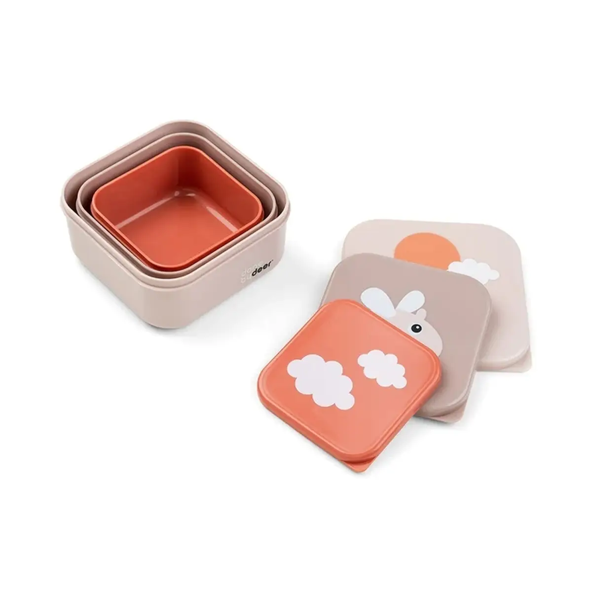Zestaw trzech plastikowych pojemników na żywność w kolorze pudrowym i pomarańczowym z motywem chmur dla dziecka. Done by Deer Zestaw Pojemników 3szt. Happy Clouds Powder 540 ml