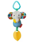Zawieszka grzechotka słoń z kolorowymi uszami i żółtym gryzakiem dla niemowlaka. Skip Hop Grzechotka z Gryzakiem Słoń Bandana Buddies